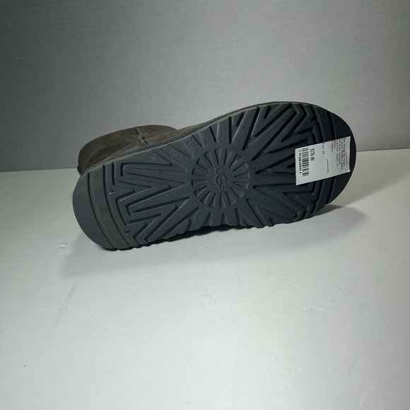 UGG Boots - Picture 3 of 6